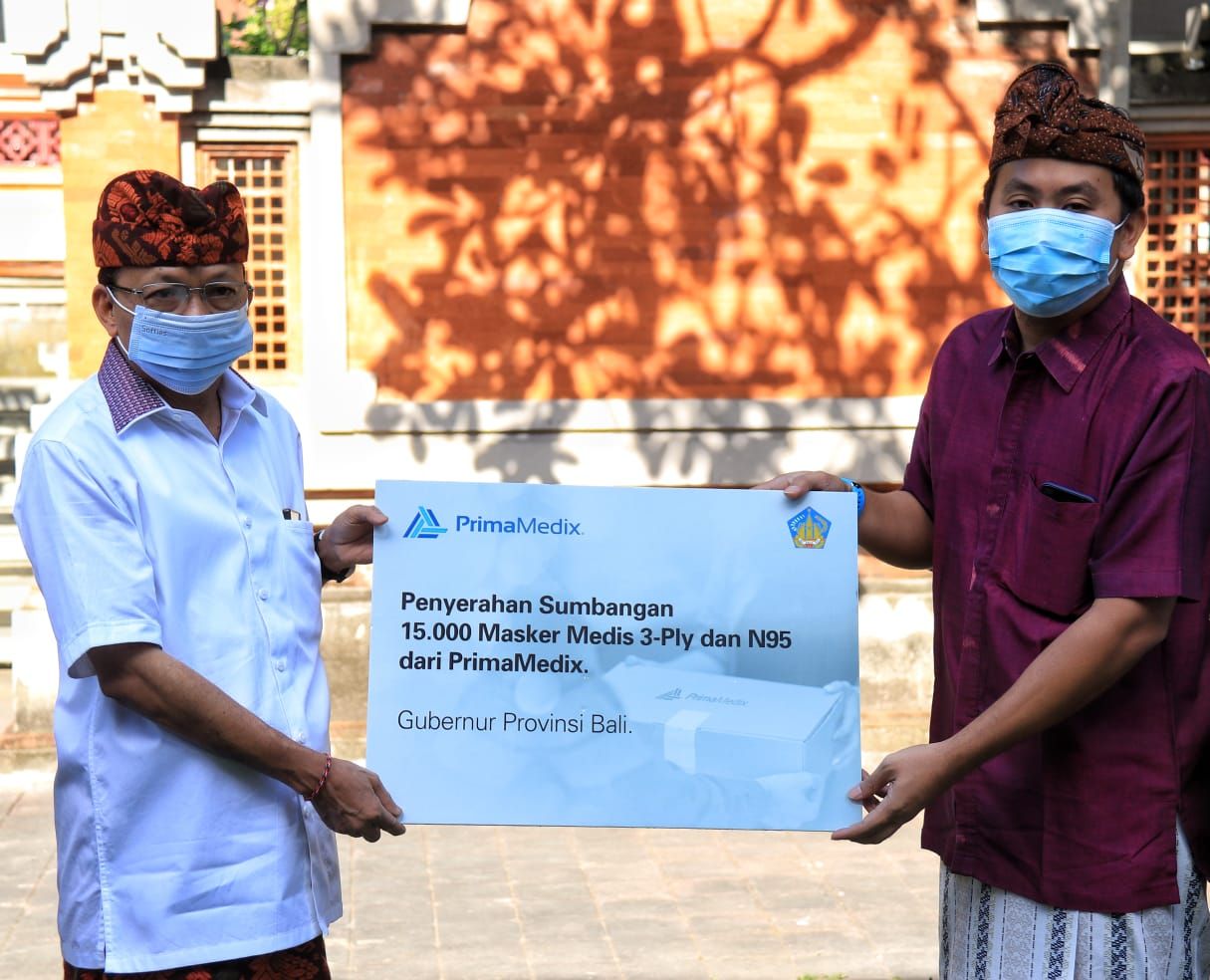 podiumnews.com-Gubernur Koster Terima Bantuan 15 Ribu Masker